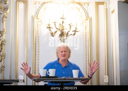 Photo du dossier en date du 16/10/20 du fondateur et président de JD Wetherspoon, Tim Martin, qui a condamné un «manque de compréhension» de la part des députés sur l'inflation, car la chaîne a bénéficié du commerce de vacances de banque tamponneurs. Les actions du groupe pub se sont levées mercredi matin après avoir prédit des ventes record pour l'année en cours. Date de publication : mercredi 10 mai 2023. Banque D'Images