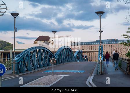 Wiwilíbrücke, Pont Wiwilí, un pont en fer classique près de la gare, Freiburg im Breisgau, Bade-Wurtemberg, Allemagne Banque D'Images