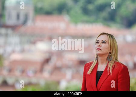 Prague, République tchèque. 10th mai 2023. Premier ministre italien Giorgia Meloni vu à Prague lors de sa visite officielle en République tchèque. La première ministre italienne Giorgia Meloni s'est rendue en République tchèque et a rencontré son homologue tchèque Petr Fiala. Crédit : SOPA Images Limited/Alamy Live News Banque D'Images