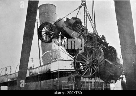 La guerre des Boers, également connue sous le nom de Seconde Guerre des Boers, la guerre sud-africaine et la guerre des Anglo-Boers. Cette image montre : un Kittle O’ Steam : un moteur de traction militaire pour l'Afrique du Sud à bord. Photo originale de « Gregory, Londres », c1899. Banque D'Images