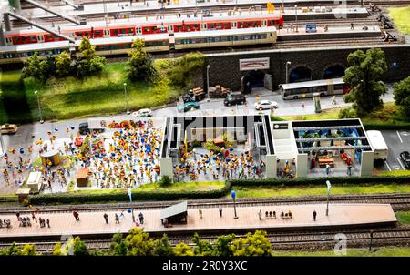 Hambourg, Allemagne. 10th mai 2023. Vue sur une exposition spéciale organisée pour le 50th anniversaire de la rue Sesame à Miniatutwunderland. Credit: Daniel Bockwoldt/dpa/Alay Live News Banque D'Images