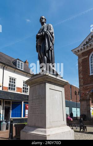 Statue de Sir Robert Peel devant l'hôtel de ville de Tamworth, Staffordshire Banque D'Images