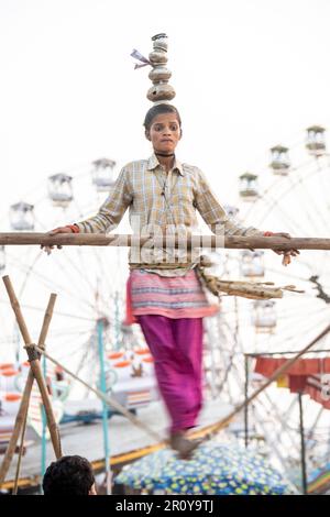 Un artiste de la ligne de jeu à la Foire de Pushkar Camel, Pushkar, Rajasthan, Inde Banque D'Images