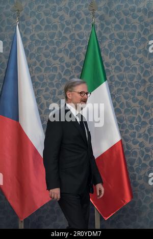 Prague, République tchèque. 10th mai 2023. Le Premier ministre tchèque Petr Fiala vu lors d'une conférence de presse conjointe. La première ministre italienne Giorgia Meloni s'est rendue en République tchèque et a rencontré son homologue tchèque Petr Fiala. (Photo de Tomas Tkachik/SOPA Images/Sipa USA) crédit: SIPA USA/Alay Live News Banque D'Images