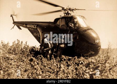 U. S. Marines de la Première Division de marines La première reconnaissance Co. faire invasion d'hélicoptère sur la colline 812, pour soulager le huitième ROK div., lors de la reprise des combats en Corée. Le 20 septembre 1951. Photo par T. G. Donegan. (Marine) Banque D'Images