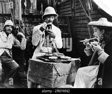 ROBERT NEWTON DAVID NIVEN et SHIRLEY MacLaine dans LE MONDE EN 80 JOURS 1956 réalisateur MICHAEL ANDERSON roman Jules Verne musique Victor Young Michael Todd Company / United Artists Banque D'Images