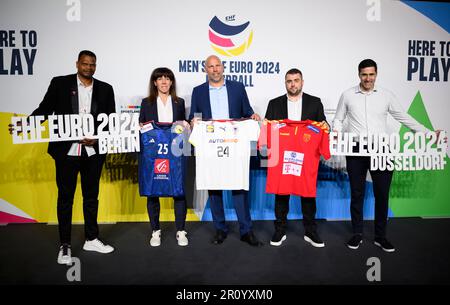 Groupe A avec l'Allemagne, au milieu Axel KROMER (DHB, directeur sportif), l. Joel ABATI (FRA) Handball, tirage au sort pour le Championnat d'Europe 2024, sur 10 mai 2023 à Düsseldorf/Allemagne. Banque D'Images