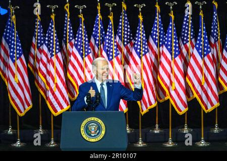 Valhalla, New York, États-Unis. 10th mai 2023. ÉTATS-UNIS Le président Joe Biden se fait une déclaration après avoir prononcé un discours au SUNY Westchester Community College, dans la banlieue de New York. Dans un discours intitulé "investir en Amérique", Biden a discuté hy Congress doit éviter immédiatement le défaut. Credit: Enrique Shore/Alay Live News Banque D'Images