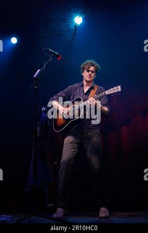 BARCELONE - 30 MARS : Vance Joy (groupe de musique pop indie d'Australie) se produit sur scène à Razzmatazz sur 30 mars 2023 à Barcelone, en Espagne. Banque D'Images