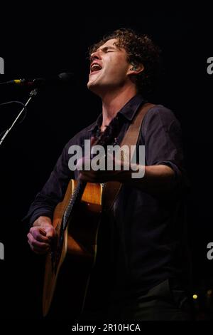 BARCELONE - 30 MARS : Vance Joy (groupe de musique pop indie d'Australie) se produit sur scène à Razzmatazz sur 30 mars 2023 à Barcelone, en Espagne. Banque D'Images