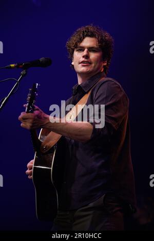 BARCELONE - 30 MARS : Vance Joy (groupe de musique pop indie d'Australie) se produit sur scène à Razzmatazz sur 30 mars 2023 à Barcelone, en Espagne. Banque D'Images