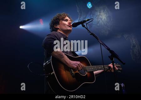 BARCELONE - 30 MARS : Vance Joy (groupe de musique pop indie d'Australie) se produit sur scène à Razzmatazz sur 30 mars 2023 à Barcelone, en Espagne. Banque D'Images