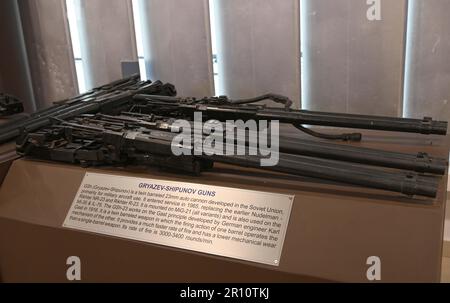 Chandigarh, Inde. 10th mai 2023. CHANDIGARH, INDE - MAI 10: GSH Gryazev-Shipunoz Twin barreed 23mm auto Canon dévolved par l'Union soviétique exposé au Musée du patrimoine de l'Armée de l'air indienne au secteur 18 sur 10 mai 2023 à Chandigarh, Inde. Le premier musée du patrimoine de la Force aérienne indienne en son genre a été envisagé au secteur 18, au cœur de Chandigarh, en septembre 2021. (Photo de Ravi Kumar/Hindustan Times/Sipa USA) crédit: SIPA USA/Alay Live News Banque D'Images