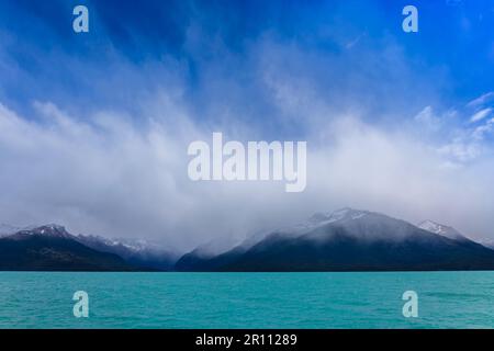 Argentine, El Calefate, lacs pittoresques et paysages de glaciers du parc national de Patagonie. Banque D'Images