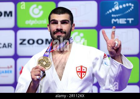 Doha, Qatar. 10/05/2023, stade Ali Bin Hamad Al Attiyah, Doha (Qatar). 10th mai 2023. Tato Grigalashvili (GEO), 10 MAI 2023 -Judo : Championnat du monde de judo Doha 2023 hommes -81kg cérémonie de remise des prix à Ali Bin Hamad Al Attiyah Arena, Doha, Qatar. Crédit: Naoki Nishimura/AFLO SPORT/Alay Live News Banque D'Images