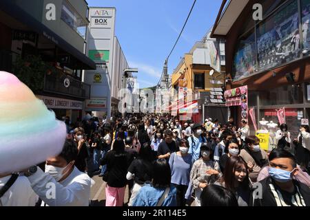 Takeshita dori, une des célèbres avenue de tokyo pendant la semaine d'or Banque D'Images