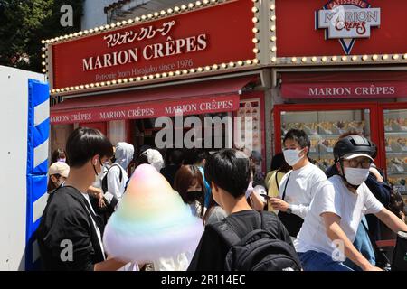 Takeshita dori, une des célèbres avenue de tokyo pendant la semaine d'or Banque D'Images