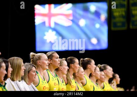 Newcastle, Australie, 26 octobre 2022. L'Australie se présente à l'hymne national lors du match international de Netball entre l'Australie et l'Angleterre sur 26 octobre 2022 au Newcastle Entertainment Centre de Newcastle, en Australie. Crédit : Steven Markham/Speed Media/Alay Live News Banque D'Images