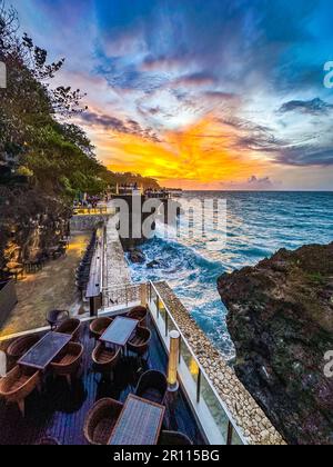 Rock bar à Jimbaran, Bali, Indonésie Banque D'Images