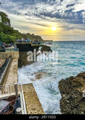 Rock bar à Jimbaran, Bali, Indonésie Banque D'Images