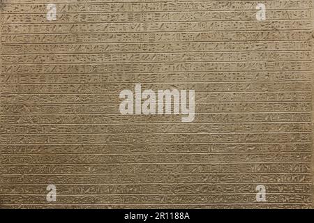 Hiéroglyphe égyptien sur le calcaire, 1500-1200 av. Banque D'Images