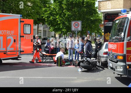 Accident de moto, Neuendorfer Strasse, Spandau, Berlin, Allemagne Banque D'Images