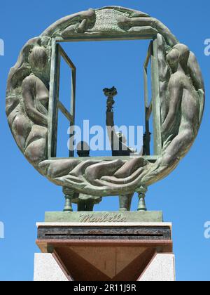 MARBELLA, ANDALUCIA/ESPAGNE - MAI 4 : sculpture de garçons et de fenêtres par Eduardo Soriano à Marbella Espagne le 4 mai 2014 Banque D'Images