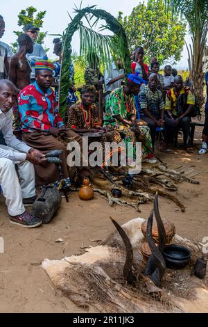 Chef tribal de la tribu Yaka, Mbandane, Congo Banque D'Images