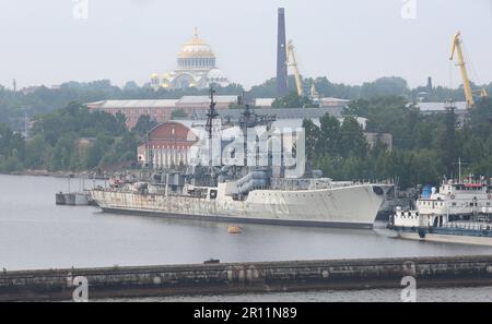 Marine russe Destroyer Rastoropny (420), Sovremenny-class, Cronstadt Naval Cathedral, base navale, démolition de navires, Saint-Pétersbourg, Russie Banque D'Images