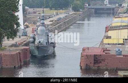 Marine russe R-47 (819), projet 12411, corvette de classe Tarantul, port de la ville de Cronstadt, base navale, île de Kotlin, Saint-Pétersbourg, Russie Banque D'Images