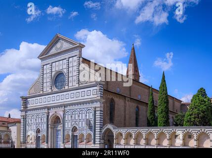 La basilique de la Sainte-Croix, un chef-d'œuvre franciscain à Florence en Italie : vue sur la façade de renaissance gothique. Banque D'Images