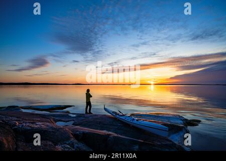Lever de soleil sur l'île de Ryssklobben, Inkoo, Finlande Banque D'Images