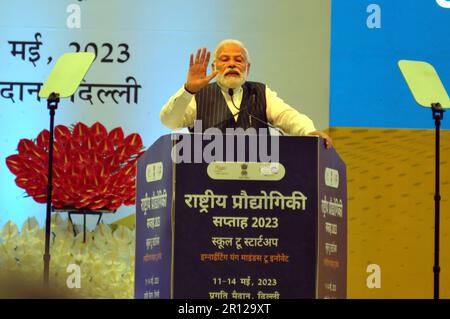 New Delhi, Delhi, Inde. 11th mai 2023. Le Premier ministre Narendra Modi a fait des efforts lors des célébrations de la Journée nationale de la technologie avec le ministre de la Défense Rajnath Singh et le Dr Jitendra Singh, MOS (I/C) Science & Technology, Earth Sciences, MOS PMO, D/o Space, Atomic Energy, DoPT présentera également en événement et le PM publie le timbre et la pièce commémoratifs à l'occasion également le PM dédié à la nation et à la pierre de fondation de neuf projets, à Pragati Maidan, à New Delhi, (Credit image: © Ravi Batra/ZUMA Press Wire) USAGE ÉDITORIAL SEULEMENT! Non destiné À un usage commercial ! Banque D'Images