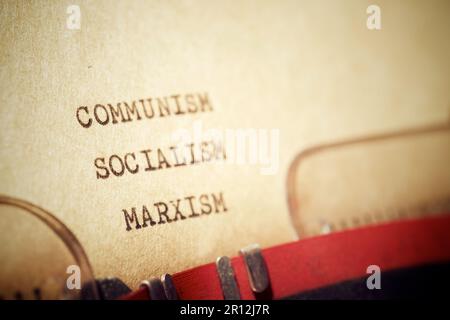 Communisme socialisme texte marxiste écrit avec une machine à écrire. Banque D'Images