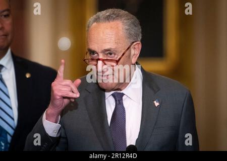 Washington, États-Unis. 10th mai 2023. Le leader de la majorité au Sénat des États-Unis, Chuck Schumer (démocrate de New York), fait des remarques lors du déjeuner-conférence de presse du Sénat démocrate au Capitole des États-Unis à Washington, DC, mercredi, 10 mai 2023. Photo de Rod Lamkey/CNP/ABACAPRESS.COM crédit: Abaca Press/Alay Live News Banque D'Images