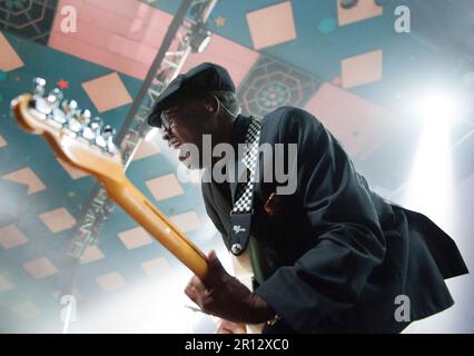 Neville Staple de The Specials AKA lors d'un concert dans la légendaire salle de bal Barrowland à Glasgow, en Écosse, en 2013 Banque D'Images