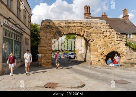 Newport Arch - porte romaine datant de 3rd ans dans la ville historique de Lincoln, au Royaume-Uni. Banque D'Images