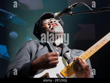 Neville Staple de The Specials AKA lors d'un concert dans la légendaire salle de bal Barrowland à Glasgow, en Écosse, en 2013 Banque D'Images