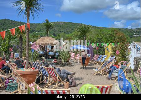 Malvern, Worcestershire, Royaume-Uni. 11th mai 2023. RHS Malvern Spring Festival. Le jardin « Côte à campagne » avec un groupe d'acier jouant de la musique tropicale appropriée à cette année RHS Malvern Spring festival le jardin a été créé par Villaggio Verde,. Crédit Simon Maycock / Alamy Live News. Banque D'Images