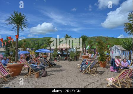 Malvern, Worcestershire, Royaume-Uni. 11th mai 2023. RHS Malvern Spring Festival. Le jardin « Côte à campagne » avec un groupe d'acier jouant de la musique tropicale appropriée à cette année RHS Malvern Spring festival le jardin a été créé par Villaggio Verde,. Crédit Simon Maycock / Alamy Live News. Banque D'Images