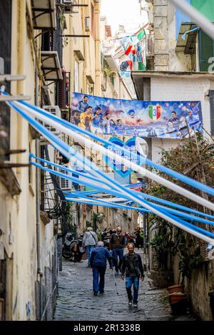 Naples, Italie. 11th mai 2023. L'illustration montre les bannières de Naples photographiés au début de la sixième étape de la course de vélo Giro d'Italia 2023, de et à Naples (162 km), en Italie, le jeudi 11 mai 2023. Le Giro 2023 a lieu du 06 au 28 mai 2023. BELGA PHOTO JASPER JACOBS crédit: Belga News Agency/Alay Live News Banque D'Images