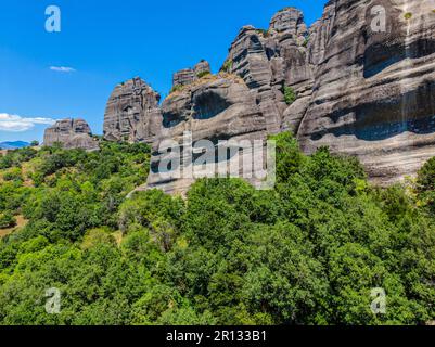 Grèce. La région historique de la Thessalie. Rochers de Meteora. Site touristique populaire. Drone. Vue aérienne Banque D'Images