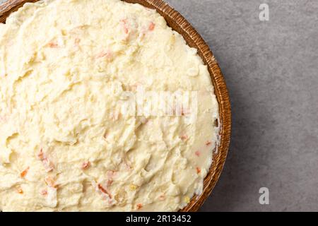 Salade d'œufs de pommes de terre en purée avec purée de pommes de terre et œufs Banque D'Images