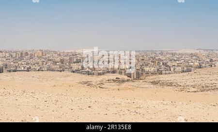 vue sur la ville du caire. Vue sur les toits de Gizeh moderne. Quartiers pauvres du Caire. Égypte. panorama du caire Banque D'Images