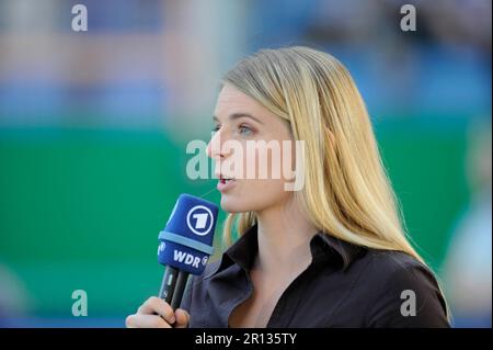 NIA Künzer, Frauen Fußball Expertin der ARD Fußball Länderspiel, Freudschaftsspiel Deutschland - Russland 3:1, 6,8.2009. Banque D'Images