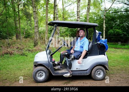 Un golfeur regarde jouer pendant la deuxième journée de l'Open G4D au Woburn Golf Club, Milton Keynes. Date de la photo: Jeudi 11 mai 2023. Banque D'Images