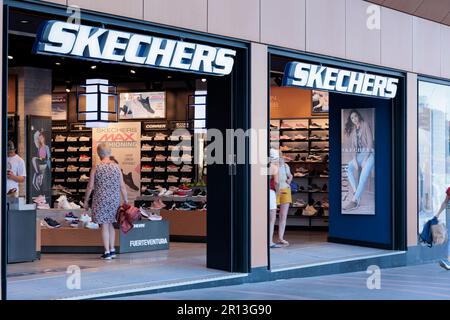 Skechers magasin de chaussures sur la rue principale Corralejo