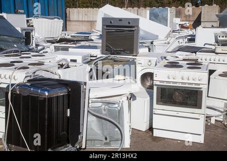 Remplacement de la cuisine et des machines de lavage en décharge pour recyclage Banque D'Images