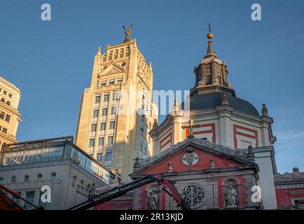 Eglise de las Calatravas et l'Union y el Fenix Espanol - Madrid, Espagne Banque D'Images