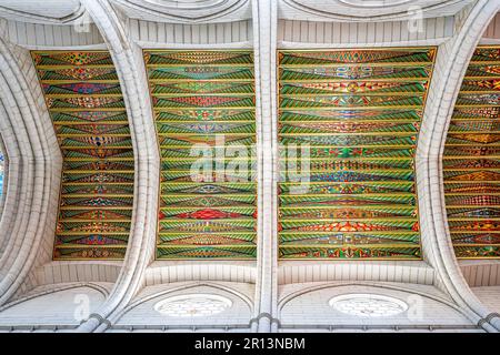 Plafond de l'intérieur de la cathédrale d'Almudena - Madrid, Espagne Banque D'Images